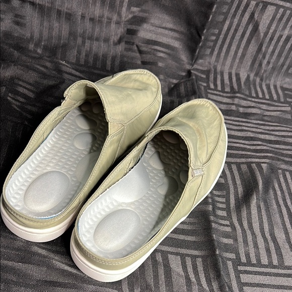 Green Loafers with Cushioned Soles - Picture 5 of 7